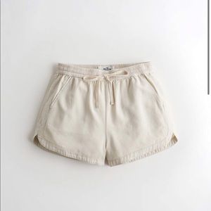 Hollister Ultra High-Rise Curved Hem Woven Short